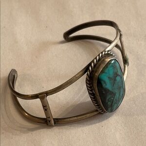 NAVAJO MADE, NATIVE AMERICAN MARKINGS Turquoise Stone Silver Cuff Bracelet